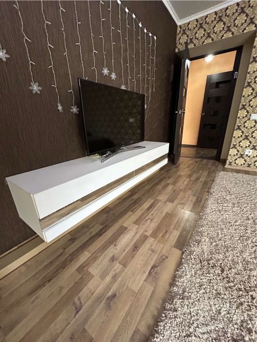 Продається 2-кімнатна квартира з євроремонтом 64 м. кв