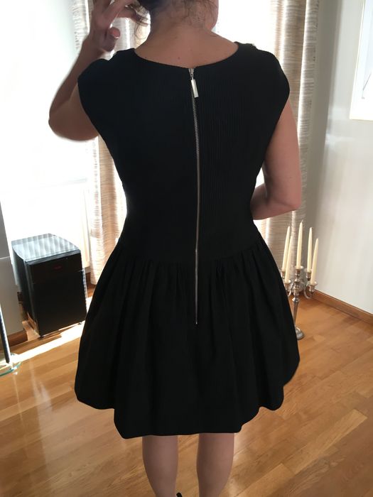 Sukienka marki SIMPLE