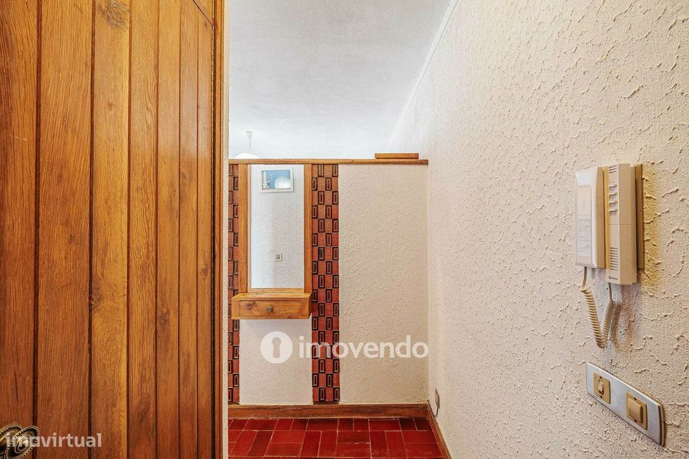 Apartamento T1 junto à praia, com estacionamento, Costa da Caparica