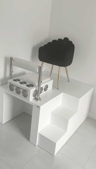 Podest do pedicure dostępny od ręki PROMOCJA!! CENA BRUTTO! NOWY WODOODPORNY! z miejscem na nogi