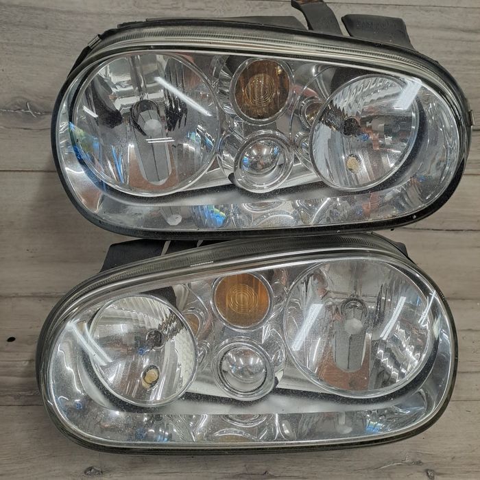 Oryginalne reflektory VW Golf 4 komplet
