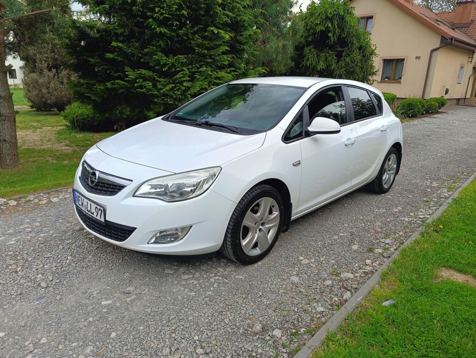 Opel Astra J 1.6 115 KM benzyna hatchback