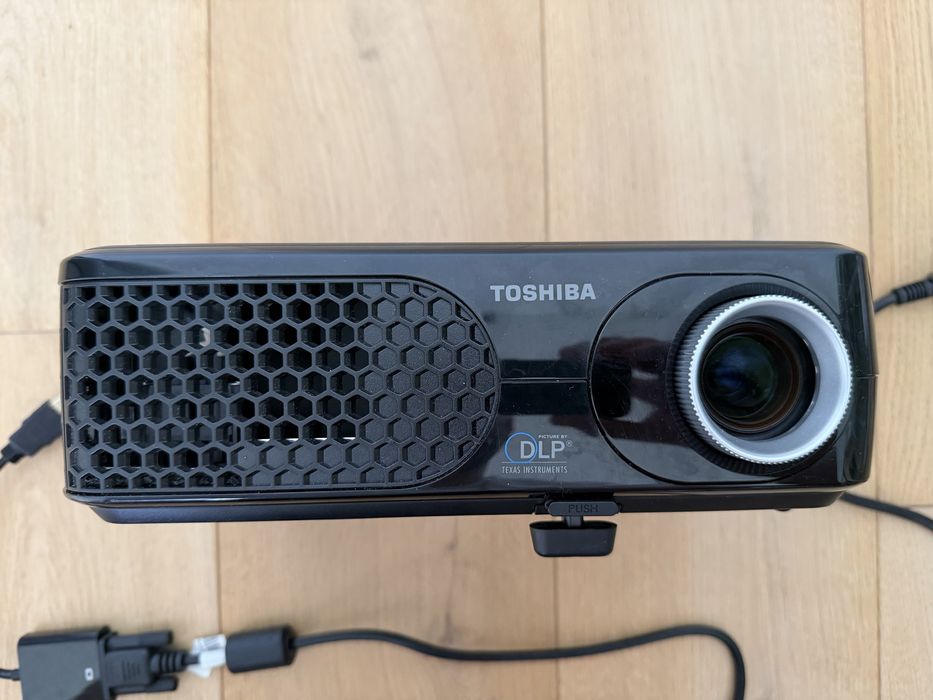 Проєктор Toshiba TDP-SP1