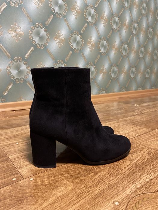 Демисезонные ботинки на каблуке