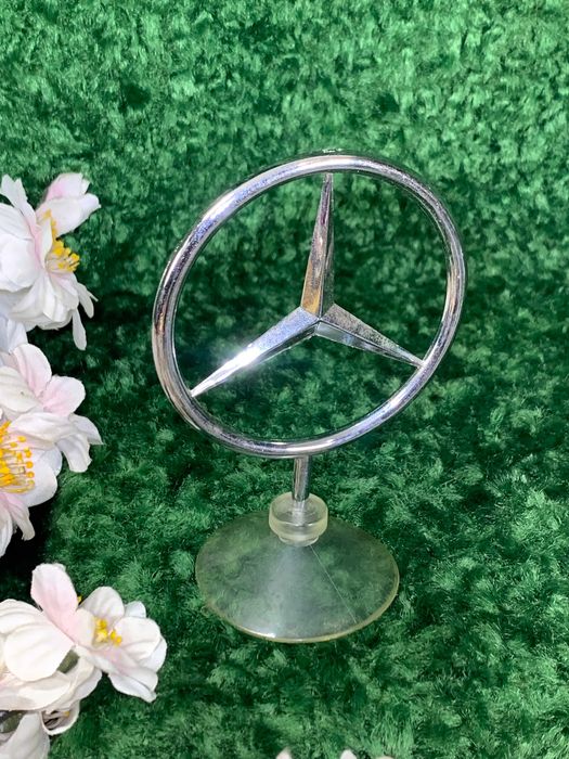 Емблема Mercedes-Benz на присосці – оригінальний сувенір