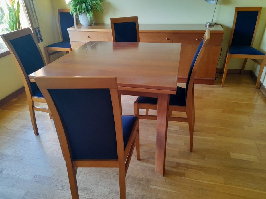 Mesa de Jantar Extensivel (4-8 Lugares) + 6 Cadeiras em Ótimo Estado!