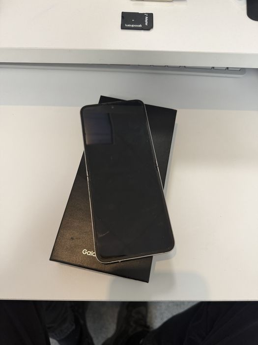 Telefon Samsung Galaxy Z Flip 6 12/256GB Silver Shadow PL