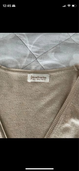 Beżowy sweterek stradivarius