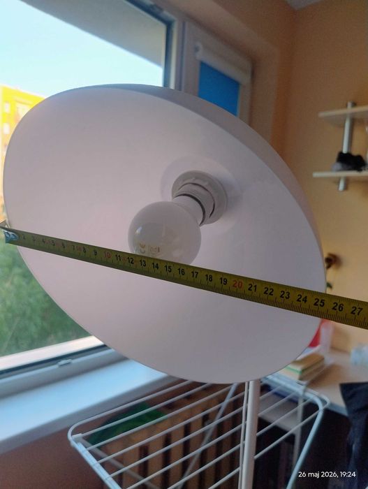Lampa stojąca biała