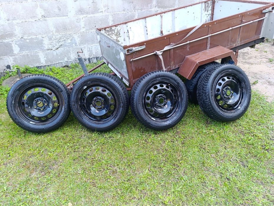 Opony zimowe 16’’ z felgami plus oryginalne kołpaki VW