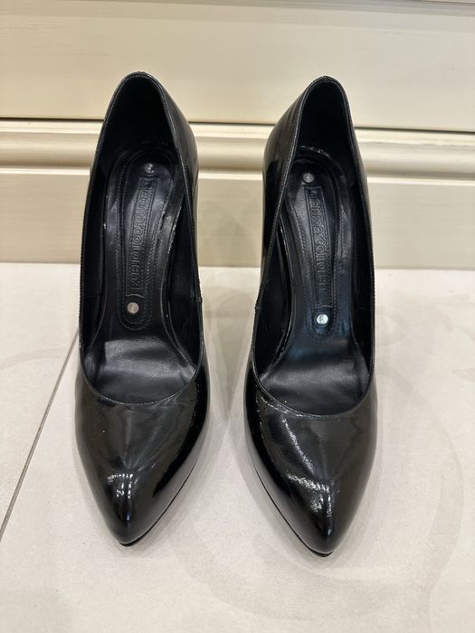 Лакові лодочки Gianmarco Lorenzi з металевою каблучкою. Розмір 38,5