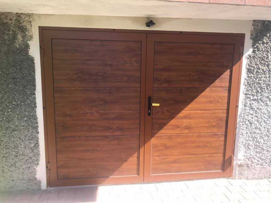 Poproszę o ofertę wymiany drzwi garażowych.