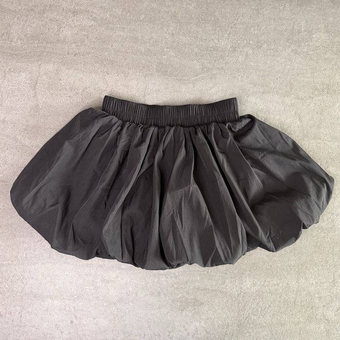Нова стильна чорна спідничка-шорти (balloon skirt) .Розмір М.