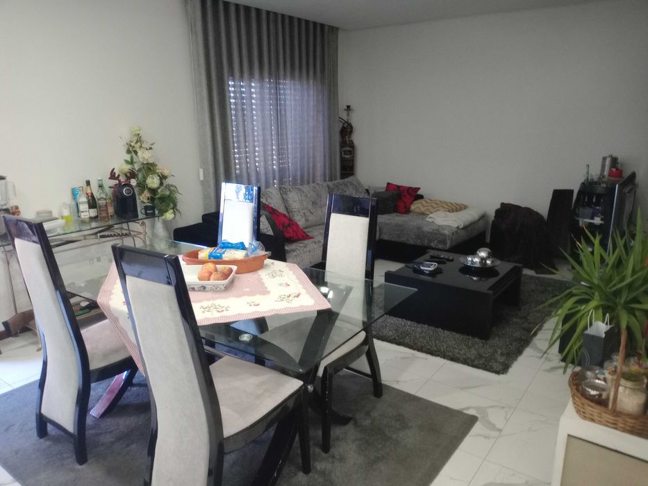 Apartamento T2 + 1 com garagem Trofa