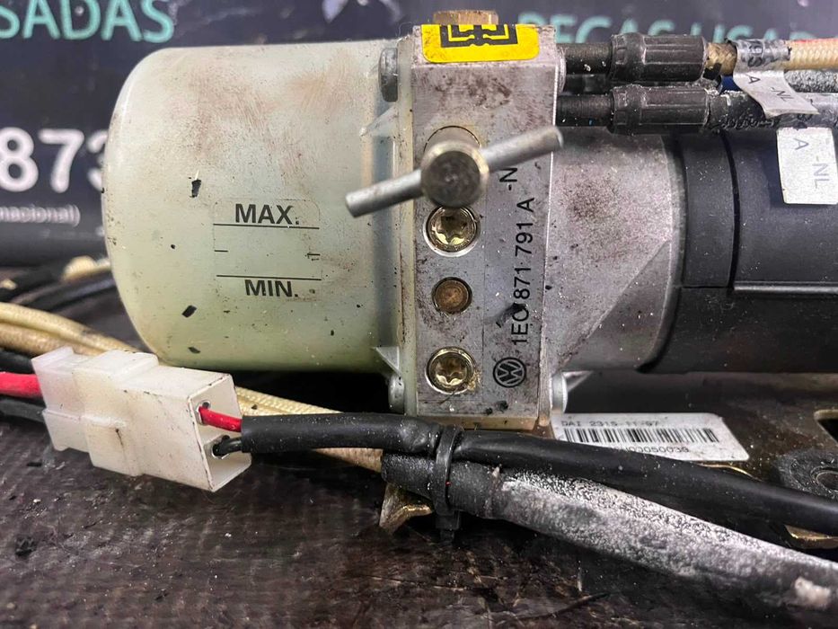 Motor hidraulico da capota VW GOLF IV 4 CABRIO DESCAPOTAVEL 1E0871791A