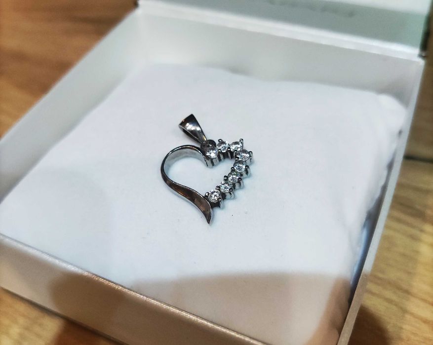 Zawieszka srebrna serce z cyrkoniami