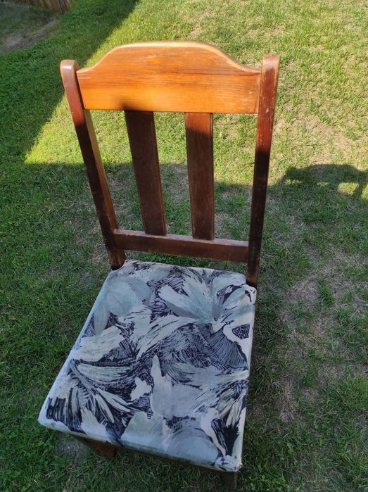 Krzesła antyki z niebieskim obiciem