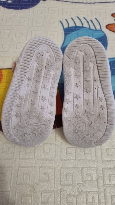 Кросівки Nike для дівчинки