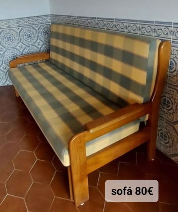 Aparador muito bonito 130€/ Candeeiro 20€/ Sofá 80€/ Espelho 20€/ Móvel 60€/ Mesa de abrir 40€
