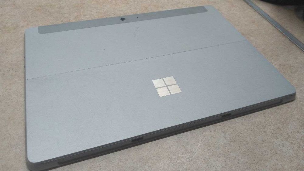 Планшет трансформер Microsoft surface Go 1824 8/128Gb Windows 10 (мерцает экран)