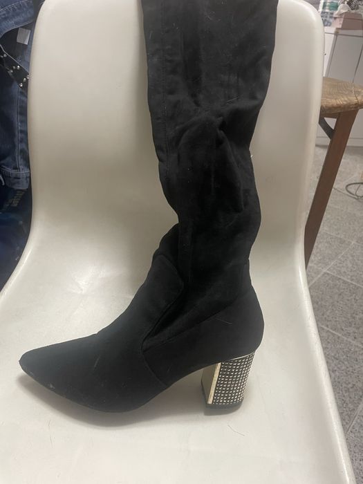 Calcado usado de senhora