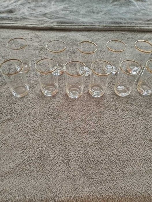 Szklanki, literatki ze złotym paskiem 140 ml. PRL. Vintage