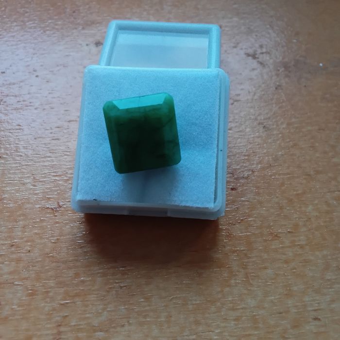 Esmeralda Natural de 10.60 ct.   Certificada