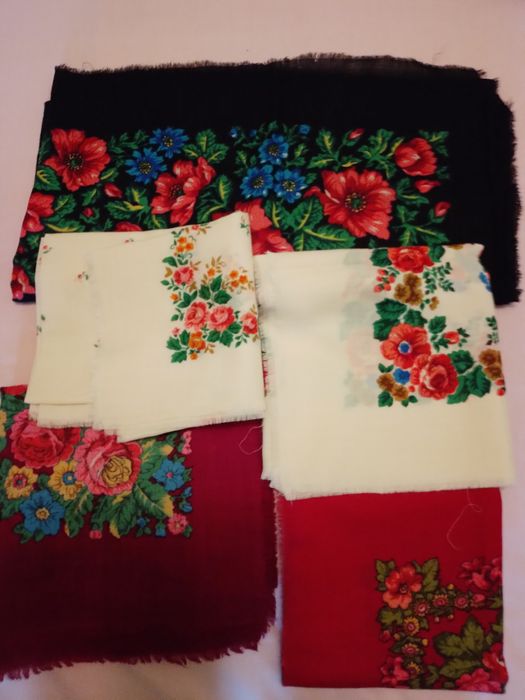 продам    платки , фартуки