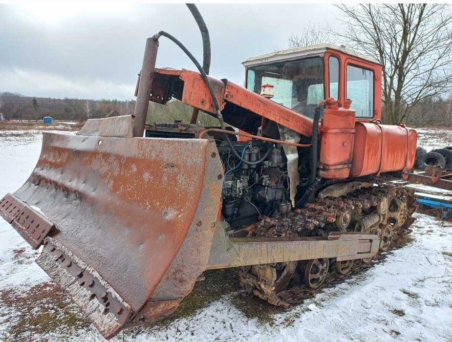 Бульдозер ДТ 75 на ходу з документами
