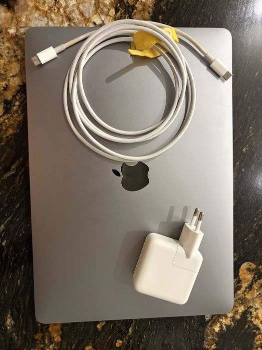 Macbook air i3 2020r apple retina 256gb 13cali bdb stan