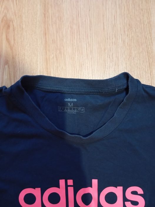 T-shirt damski adidas.