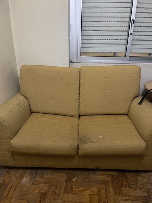 Sofa antigo e usado