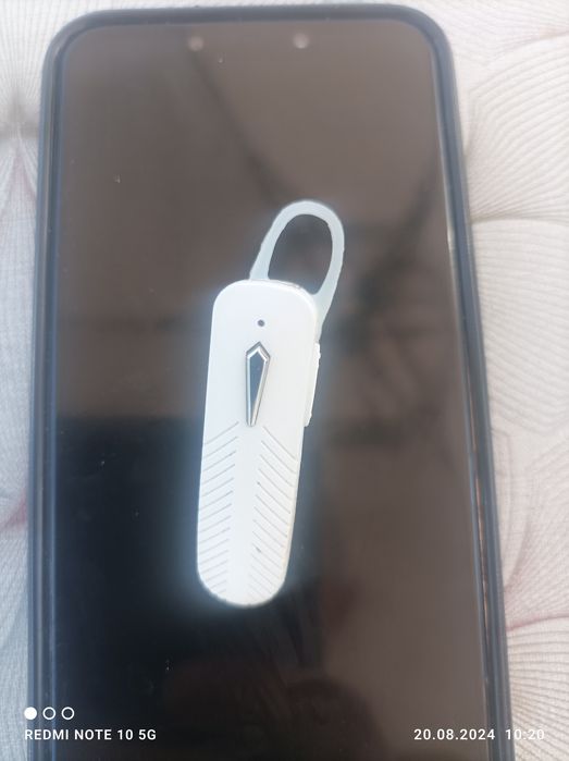 Biała słuchawka Bluetooth