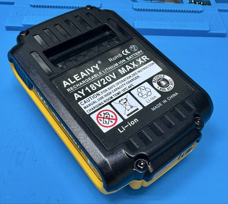 Аккумулятор Dewalt XR 20 вольт 8А DCB200