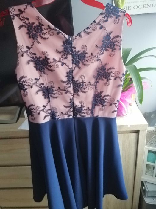 Sukienka z dłuższym tyłem Vegas 42 granat wesele koronka