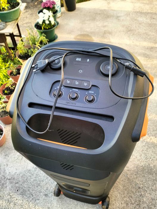 jBL party box 710