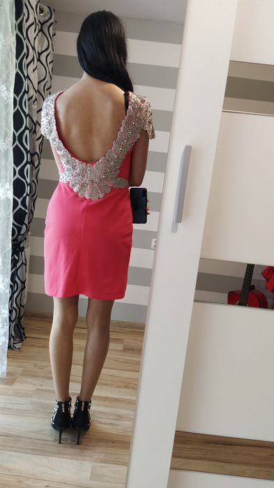 Sukienka zdobiona, kamienie, diamenciki, koralowa, s/m