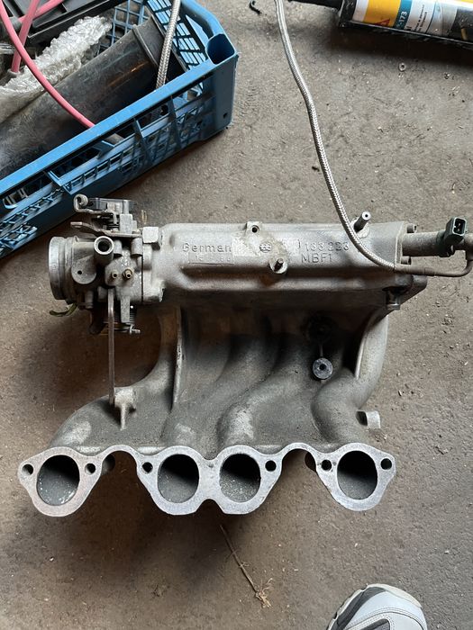 впускний колектор у зборі з дросельною заслінкою volkswagen golf 2
