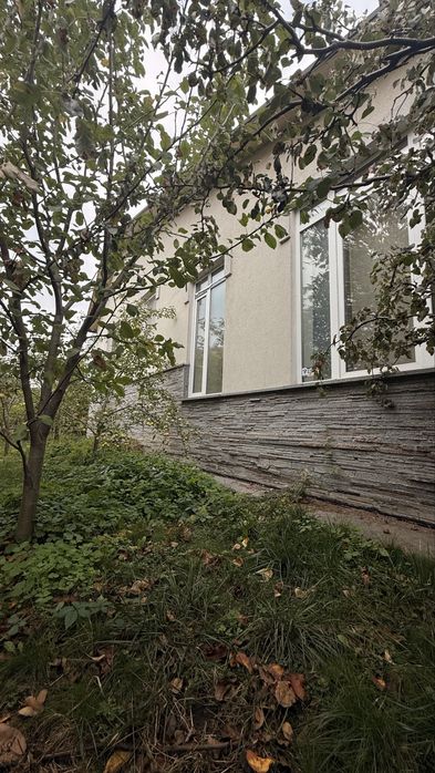 Продаж будинку метро Славутич