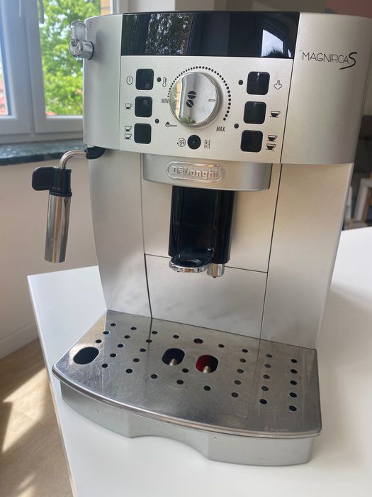 Ekspres do kawy DeLonghi Magnifica S | po serwisie | nowe uszczelki | filtr wody | dodatki | sprawny