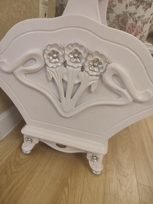 Полочки, стелаж барокко,ящикк для зберігання.Дерево