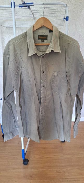 Camisa Timberland. Cor: verde escuro