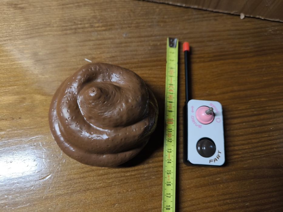 Robô Coco com Comando.
Brinquedo divertido em forma de coco com contro