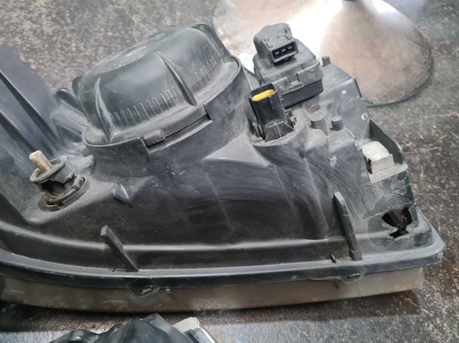 Farois esq e drt Land Rover Freelander usados