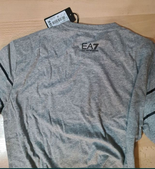 Tshirt emporio armani.