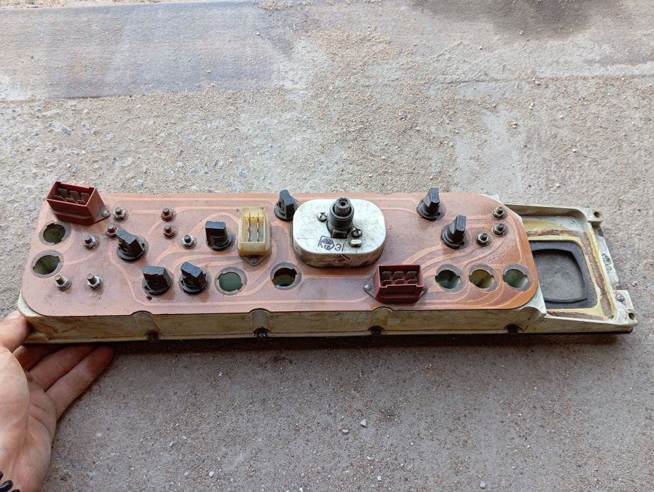 Приборные панели газ 2401