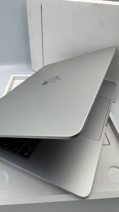 Apple MacBook Air 13“ M4 16/256GB Silver (MW0W3) 2025