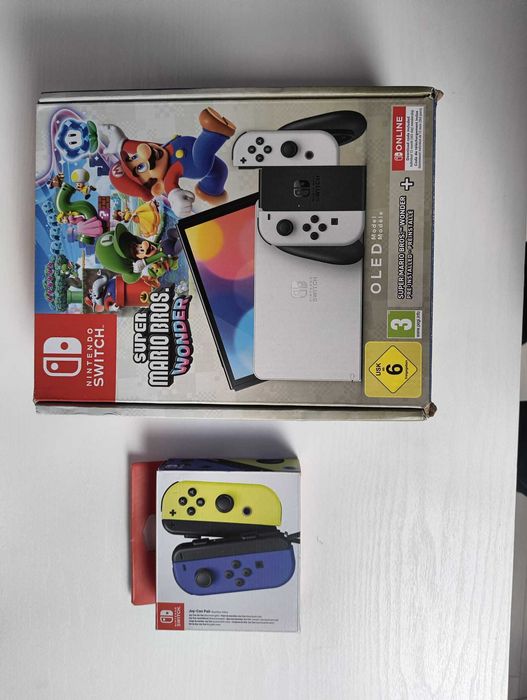 Nintendo Switch OLED + Joy Cons + Gry