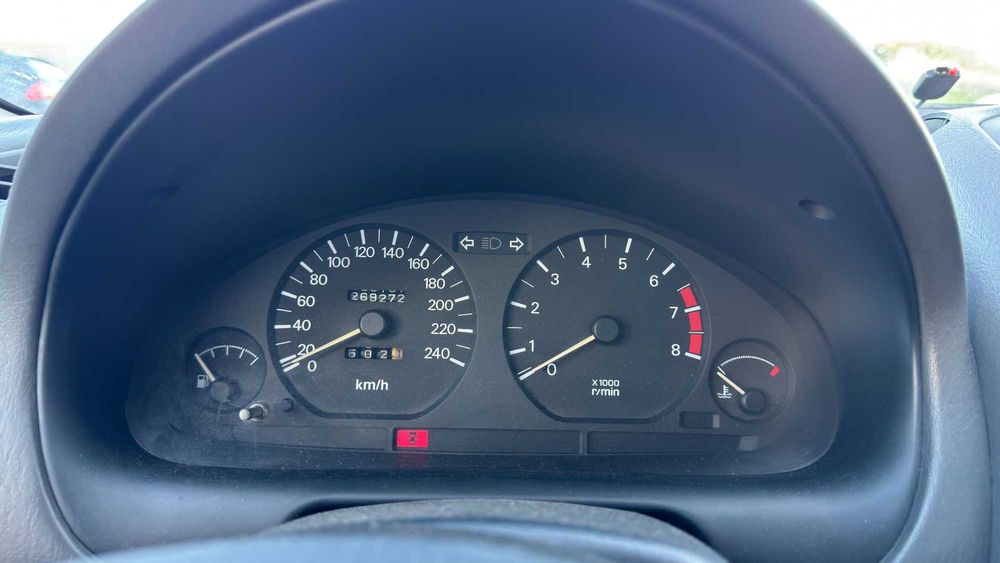 Carro Mitsubishi Carisma Hatchback