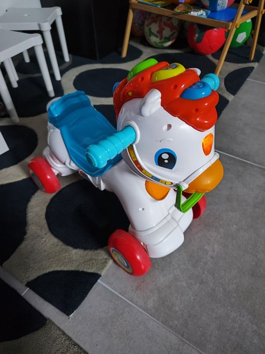 Brinquedo Cavalinho interativo da Clementoni
